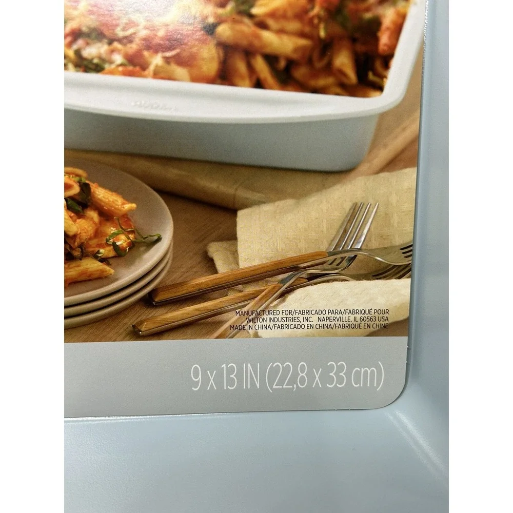 Wilton Texturra Performance Non-Stick Oblong Cake Pan 9